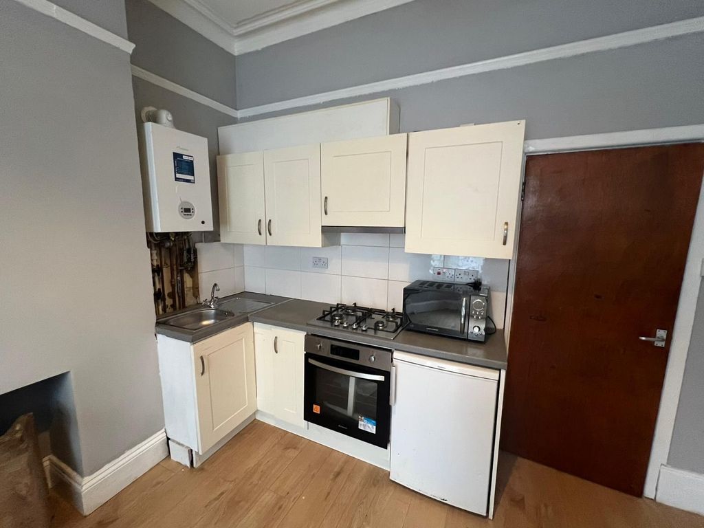 Property photo 3 of 5 Kitchen