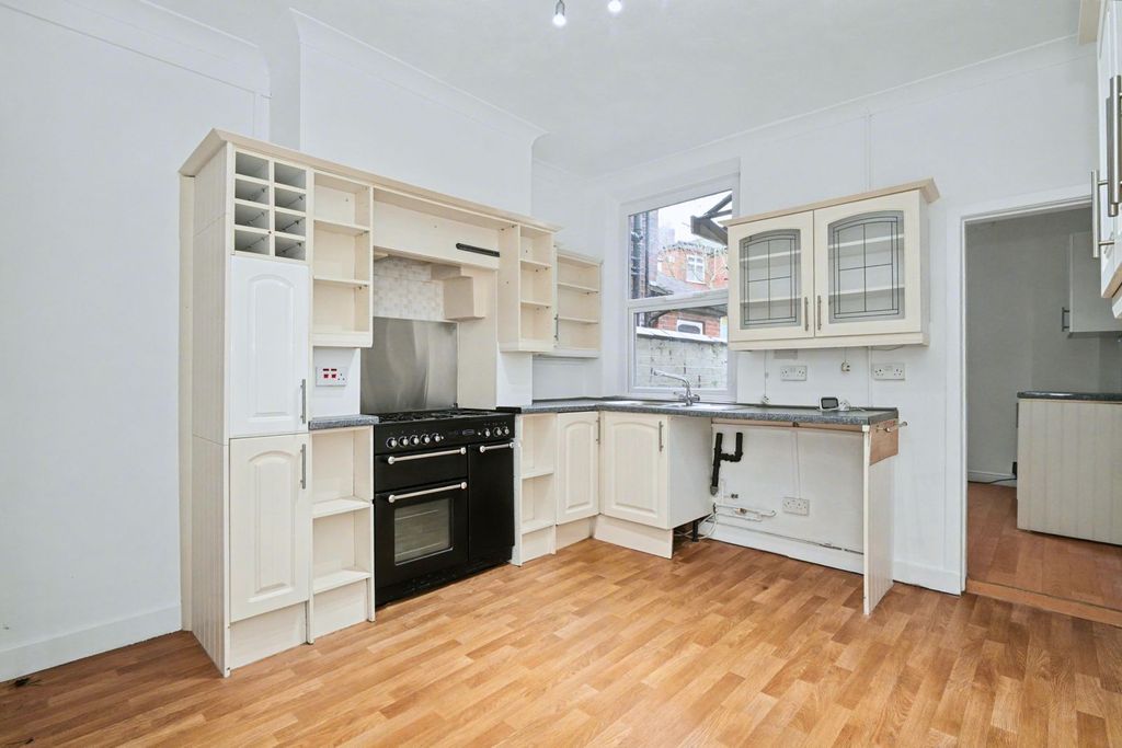 Property photo 2 of 15 Gallery