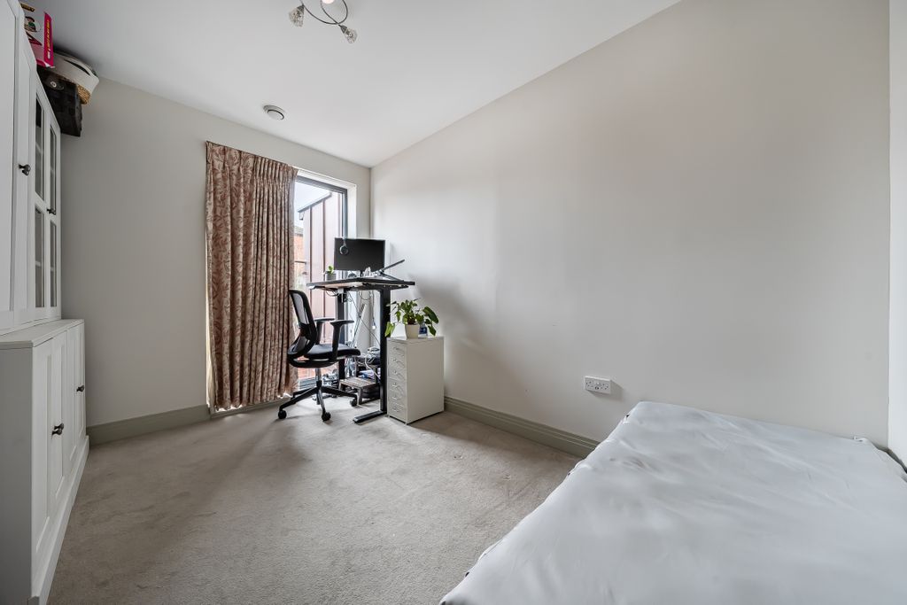 Additional image 13 of 2 bed flat for saleDenzil Road, Guildford GU2