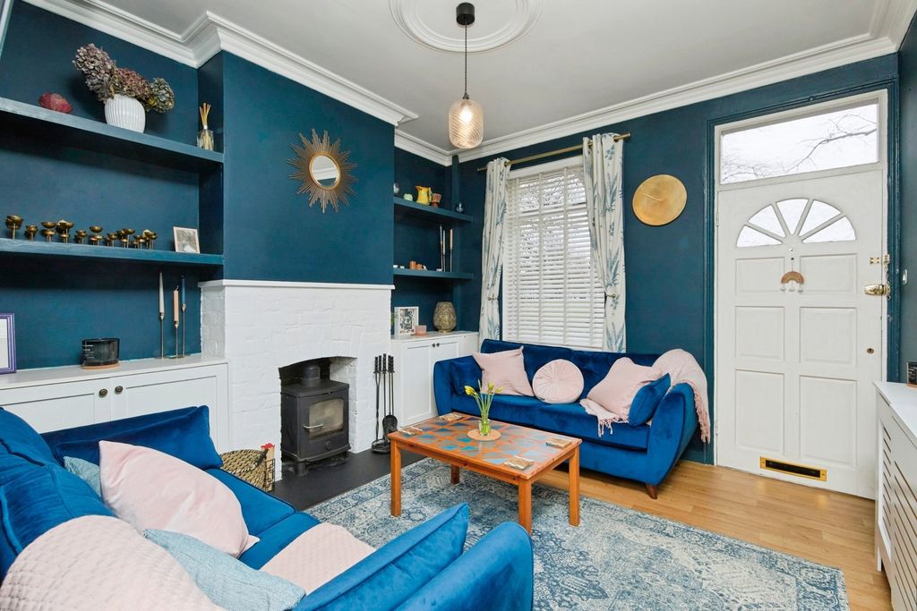 Property photo 2 of 21 Lounge