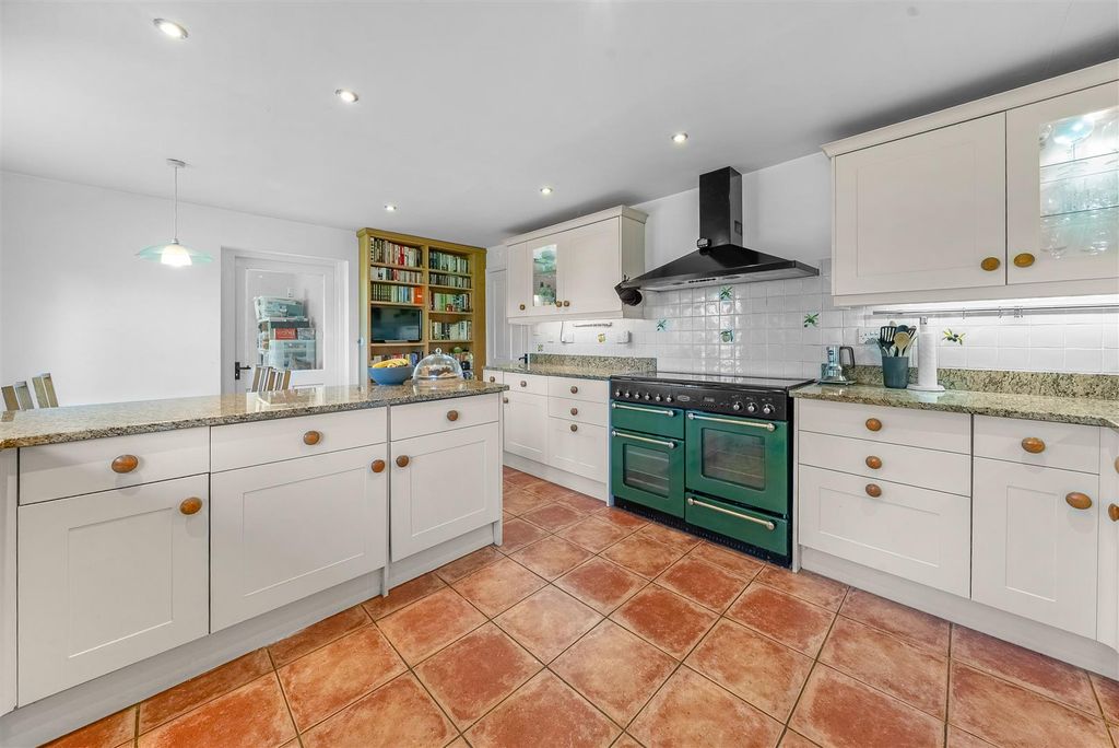 Property photo 3 of 30 Kitchen Diner