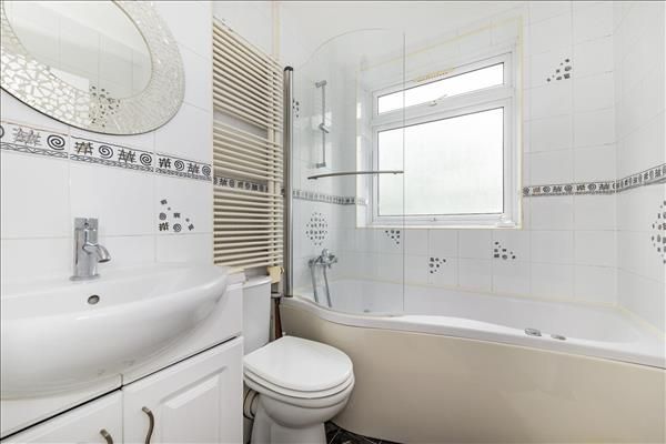 Property photo 3 of 9 Bathroom