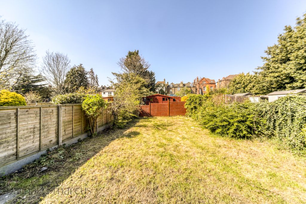 Property photo 2 of 6 Garden