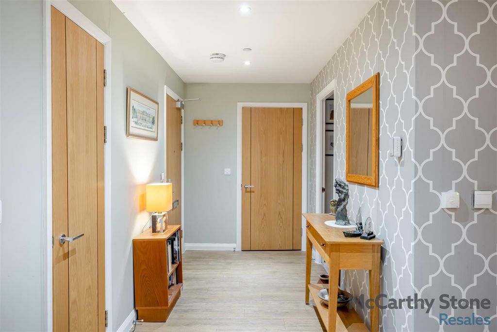 Property photo 2 of 27 8675764-Interior13.Jpg