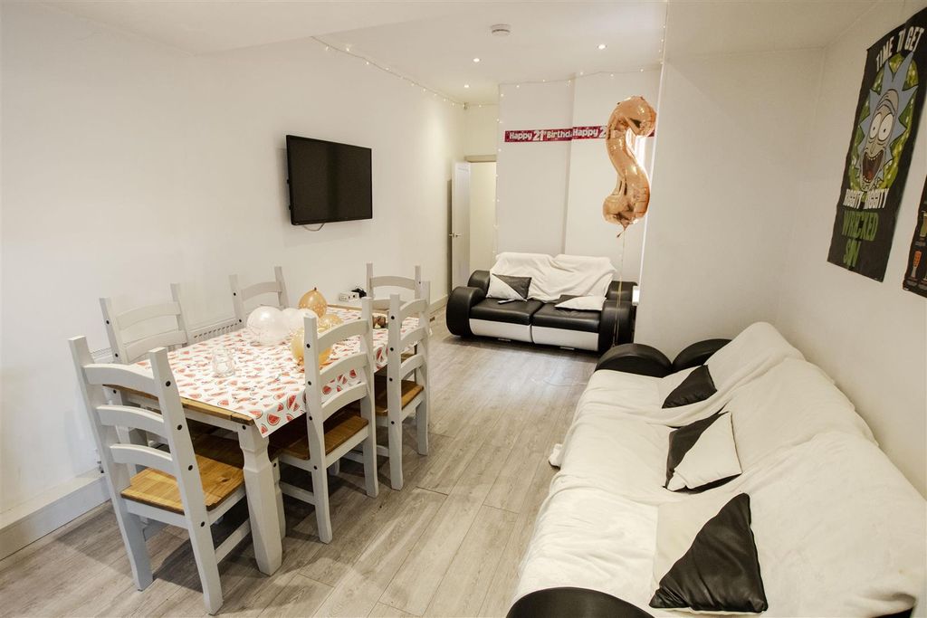 Property photo 1 of 21 Open Plan Kitchen/ L