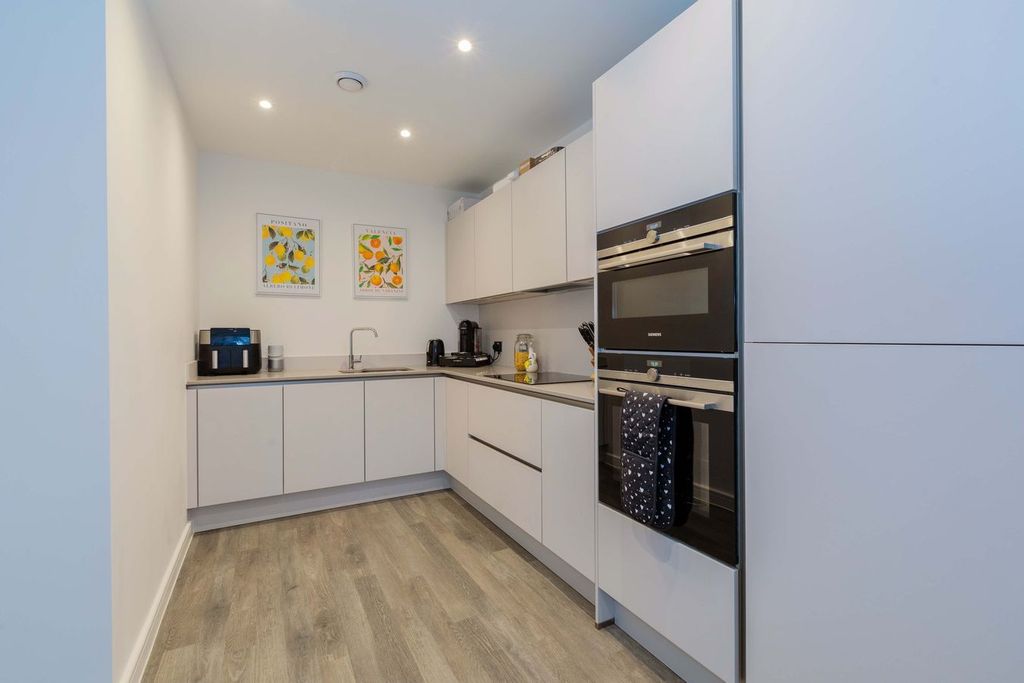 Additional image 4 of 1 bed flat for saleTrinity Place, Park Street, Maidenhead SL6