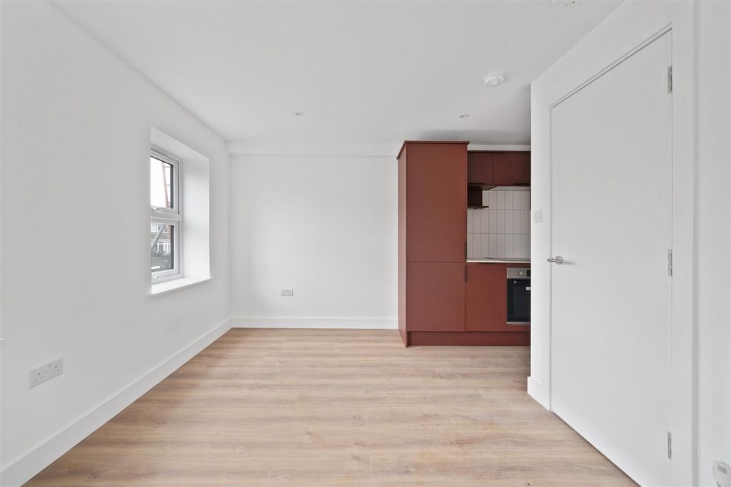 Property photo 3 of 16 Reception/Kitchen