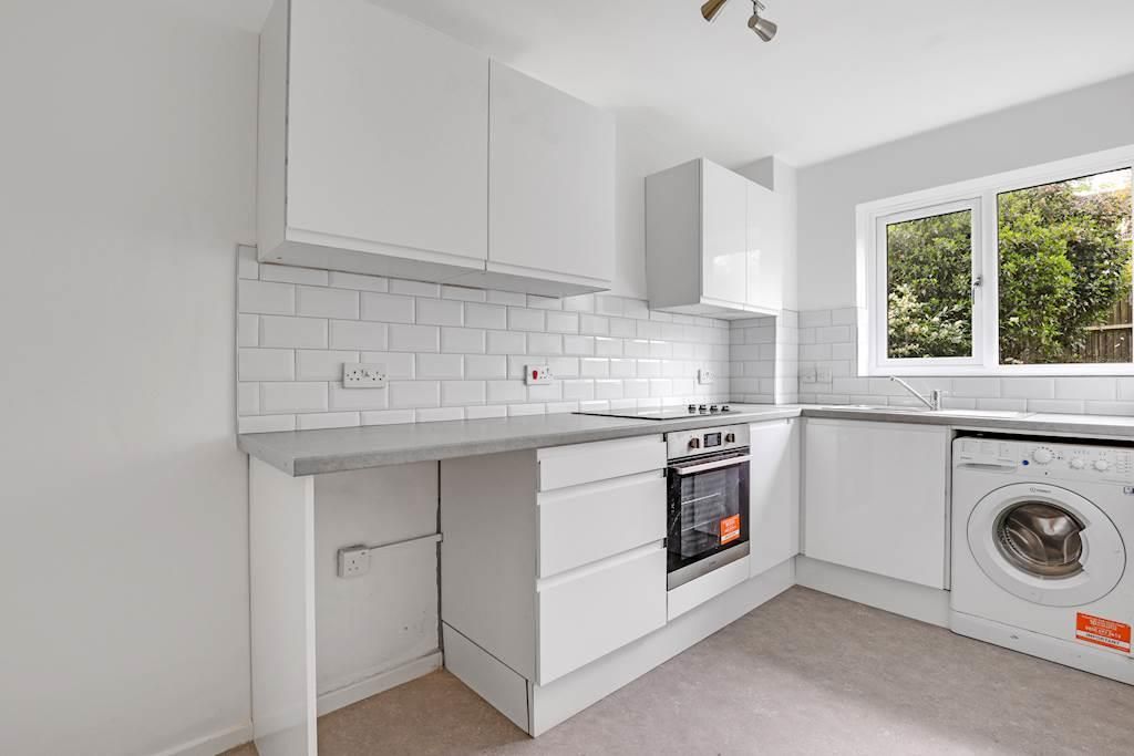 Property photo 3 of 11 11-Ad17Jhpropwpen - 24 Readman Court - 19-Small.Jp