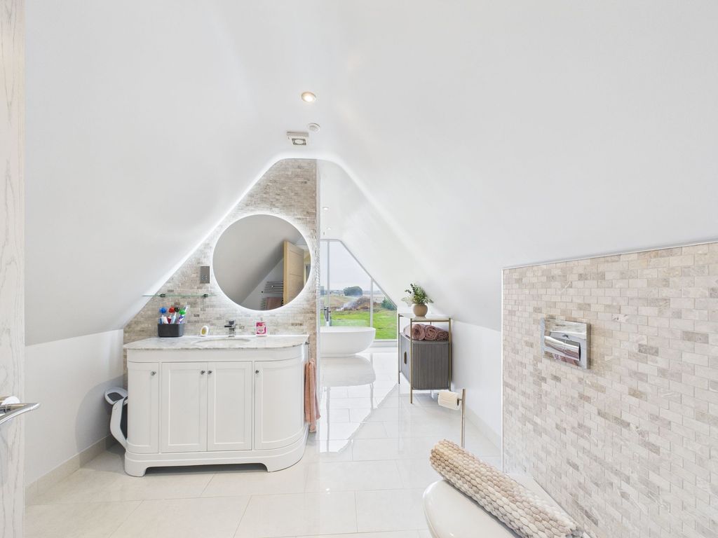 Property photo 3 of 43