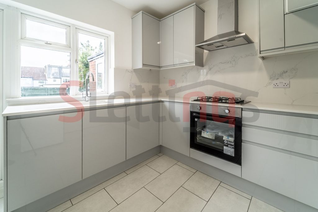 Property photo 1 of 12 3 Bedroom House In Hendon