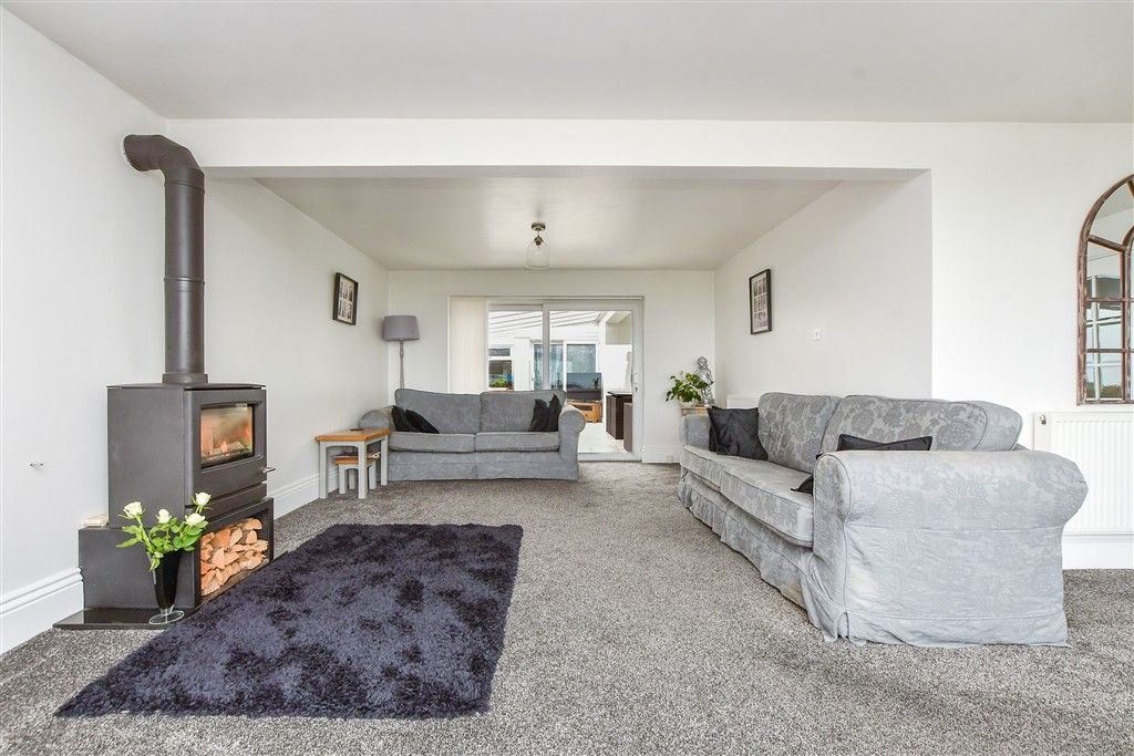 Property photo 3 of 15 Lounge