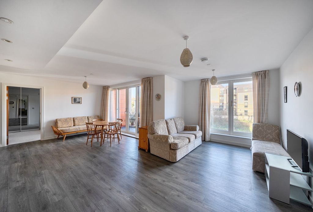 Property photo 3 of 12 Open Plan Area