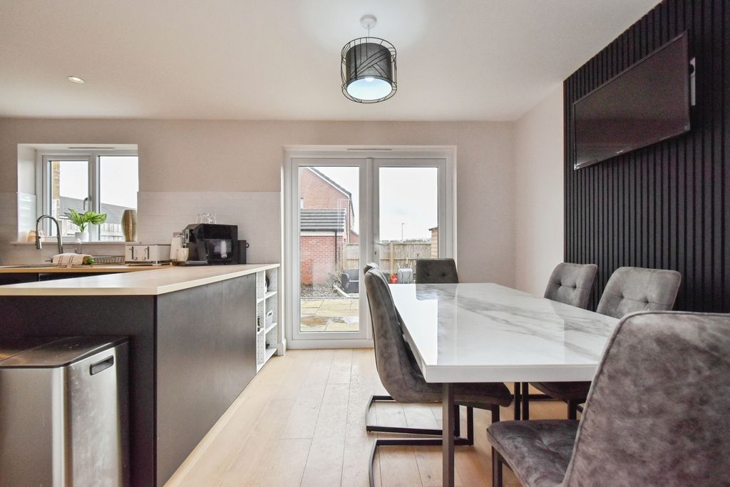 Property photo 3 of 17 Pbox-Img.Jpg