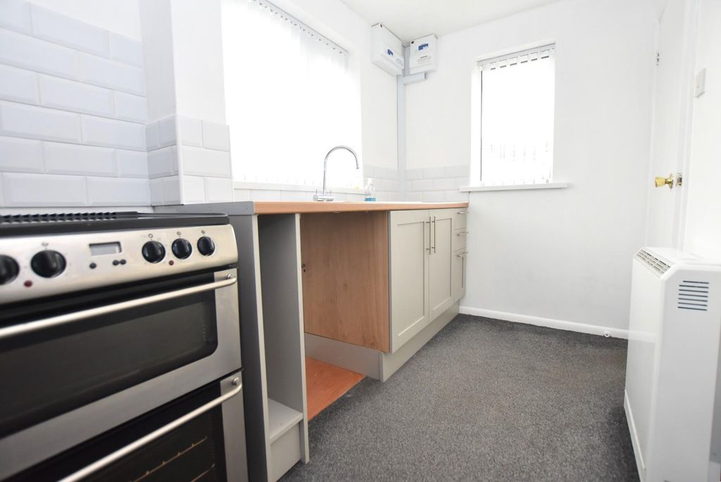 Property photo 3 of 11 Kitchen (3).Jpg