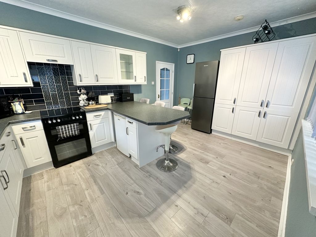 Property photo 2 of 26