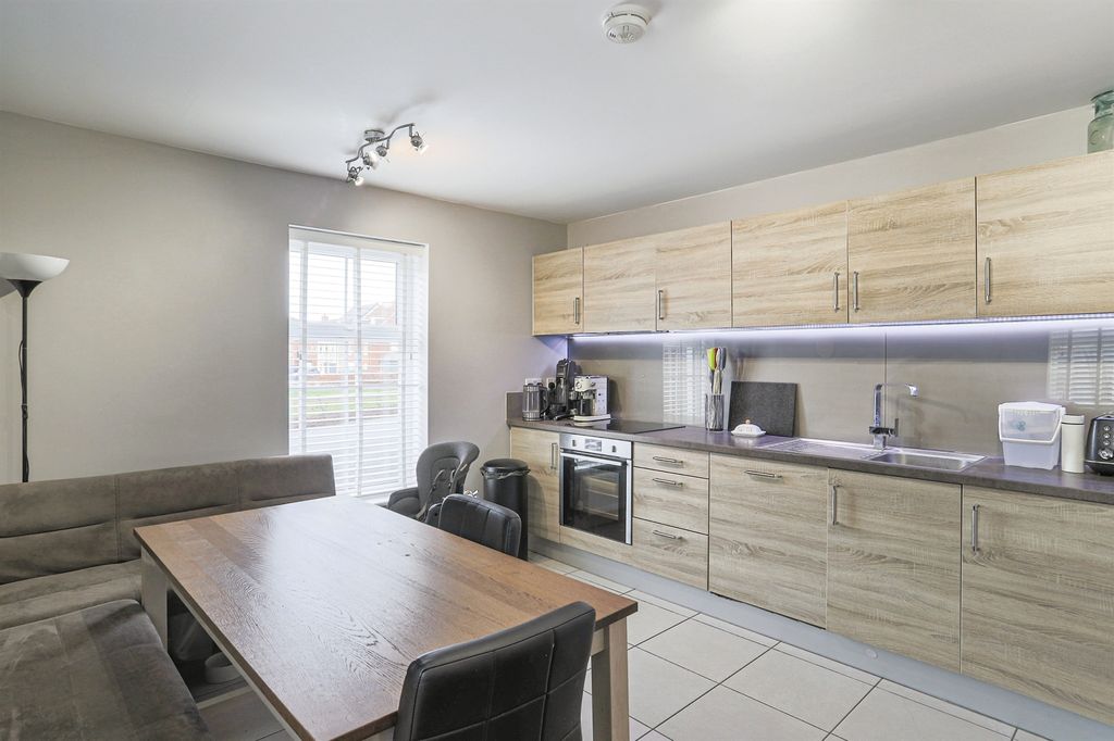 Property photo 2 of 17