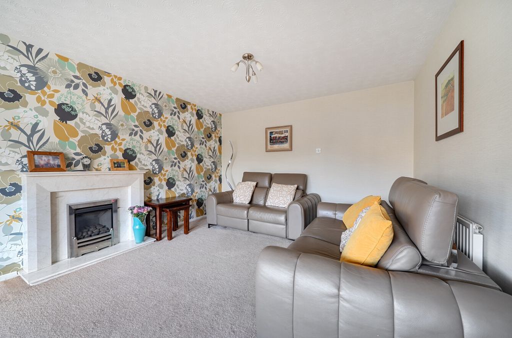 Property photo 3 of 24 1394681-11-695d31...