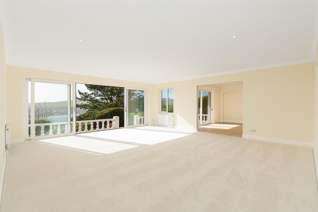 Property photo 3 of 42 Charnwood House-8.Jpg