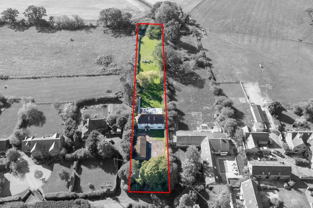 Property photo 2 of 34
