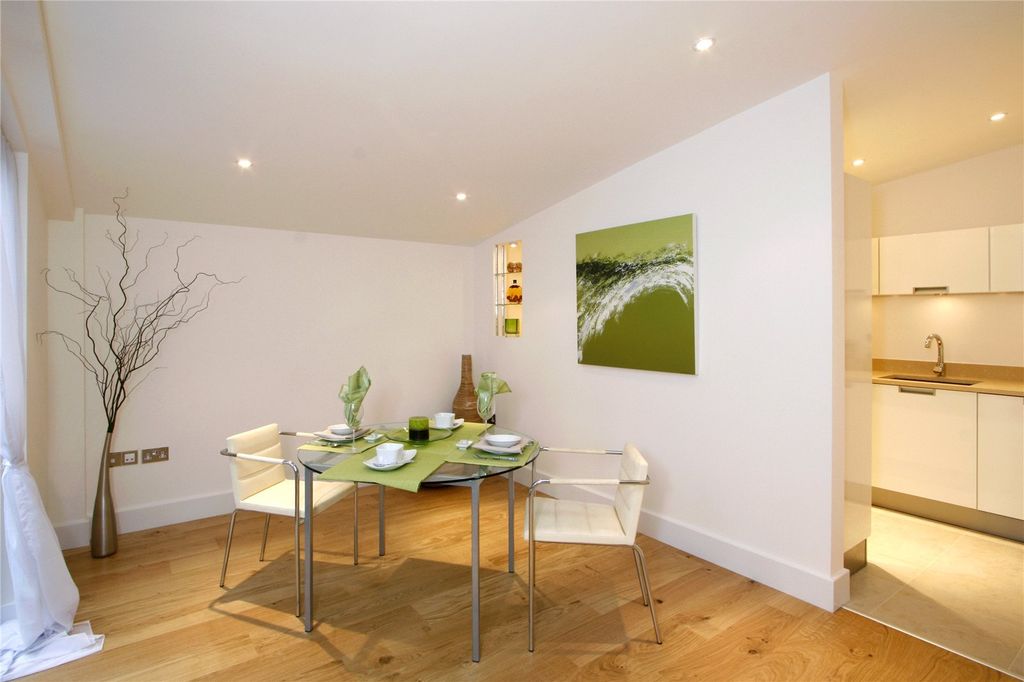 Property photo 2 of 11 Dining Room
