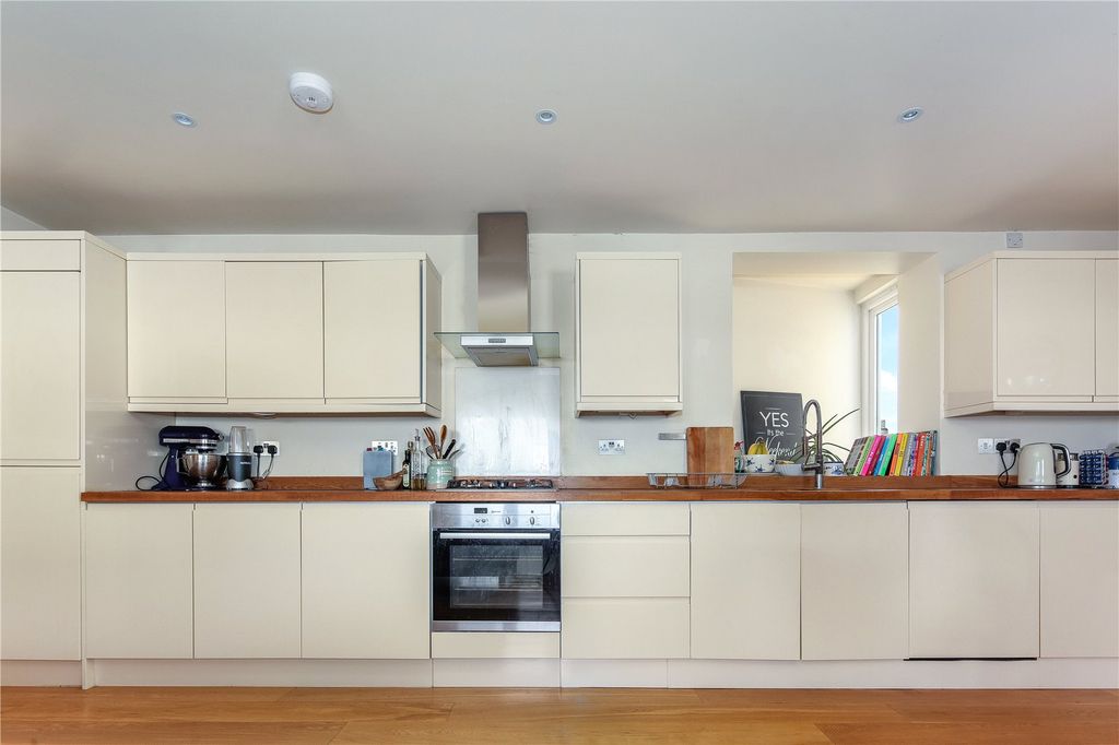 Property photo 3 of 12 Kitchen