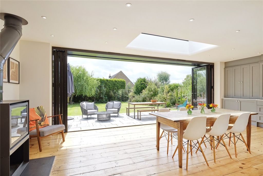 Property photo 3 of 29 Dining Area