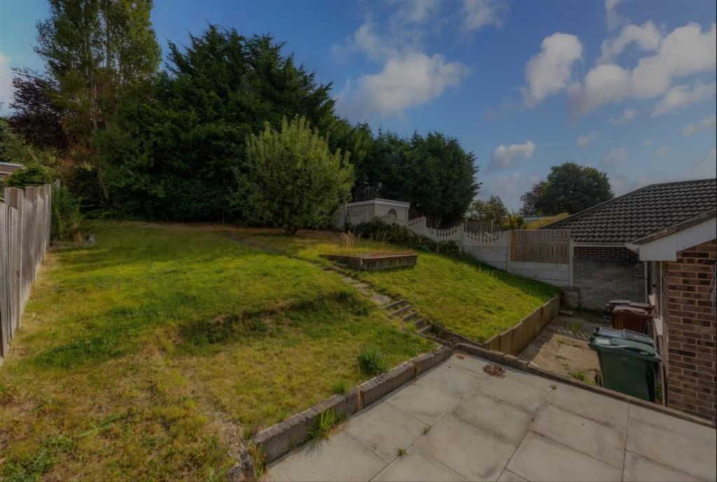 Property photo 3 of 6 Extensive Gardens