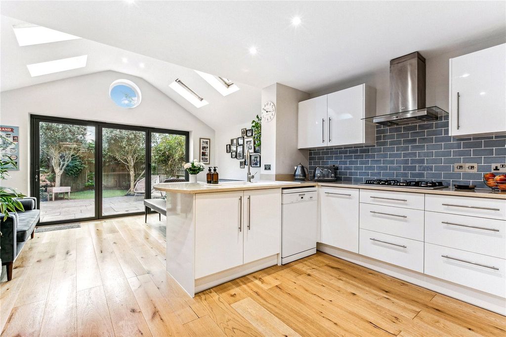 Property photo 2 of 12 Kitchen