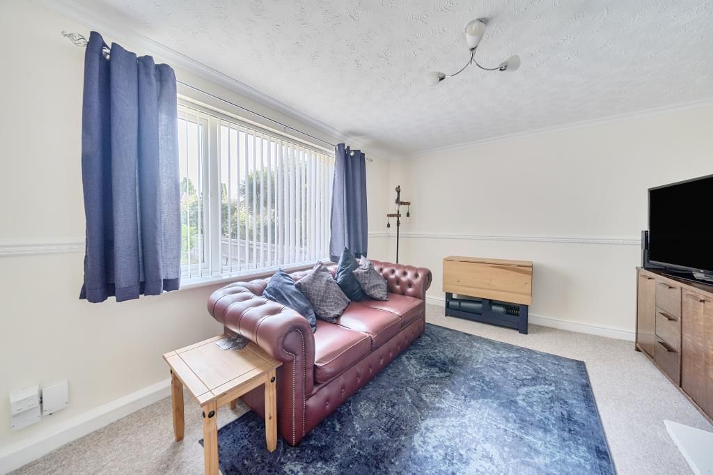 Property photo 3 of 18 Living Room