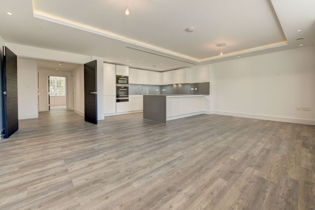 Property photo 1 of 13 3 Bedroom Apartment To Rent