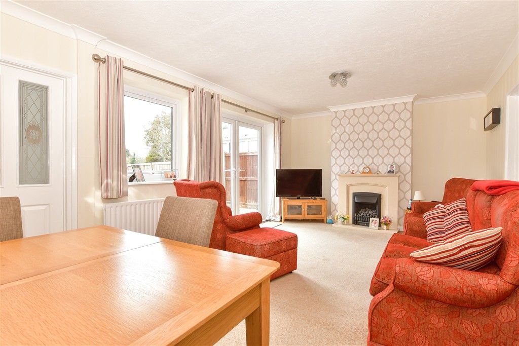 Property photo 2 of 9 Lounge