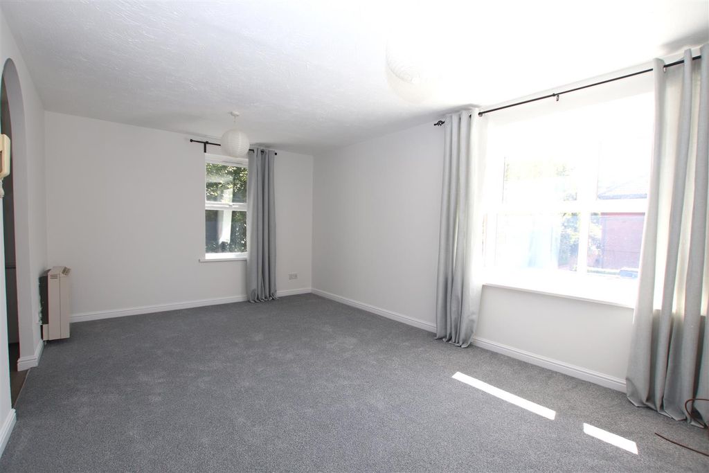 Property photo 2 of 7