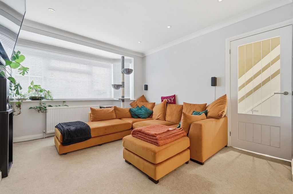 Property photo 3 of 24