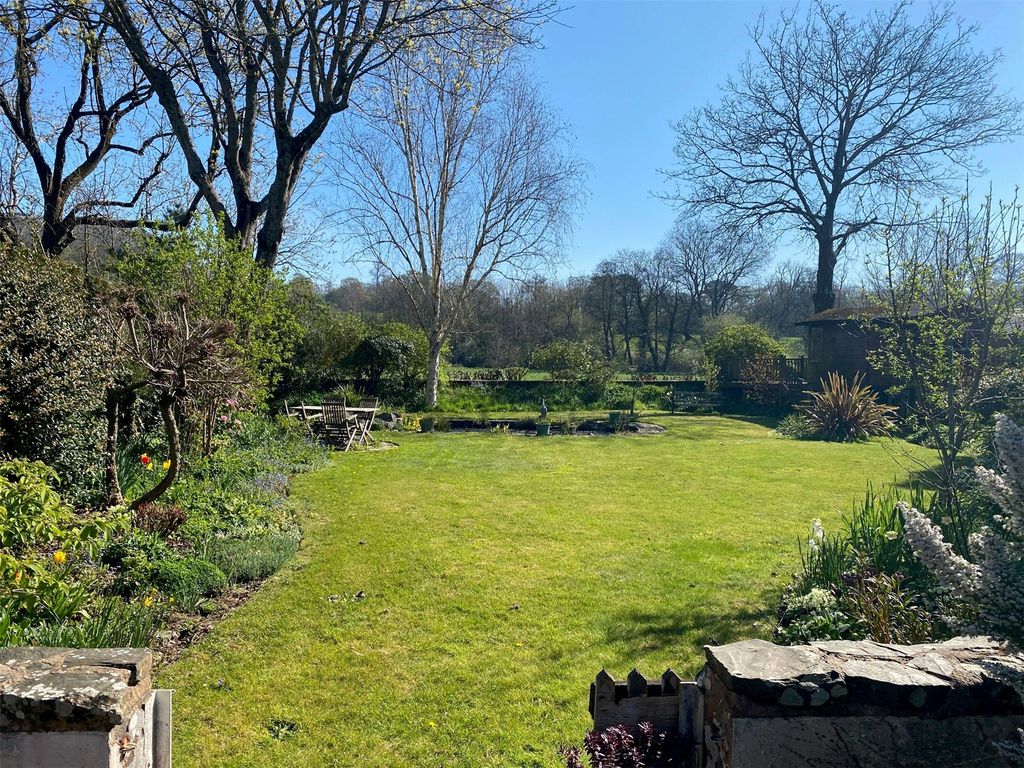 Property photo 2 of 14 Garden
