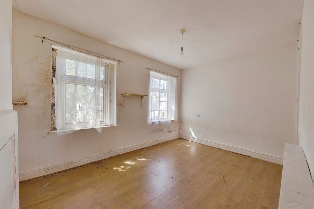 Property photo 2 of 13 Pbox-Img.Jpg