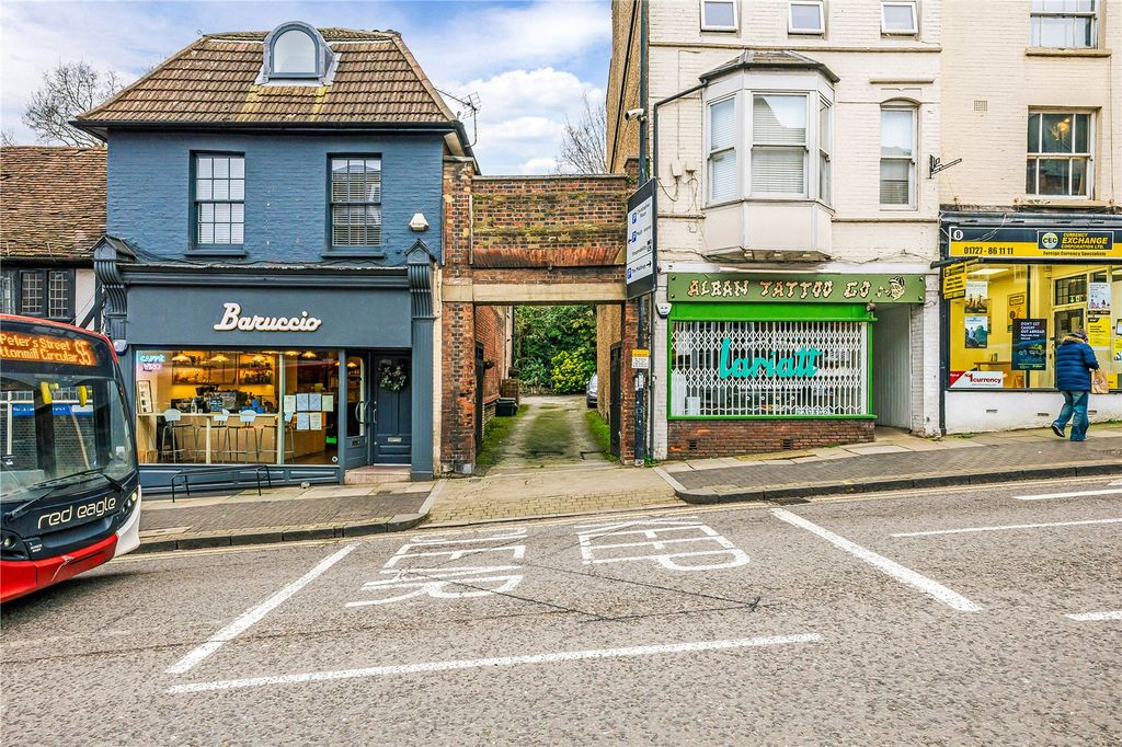 Property photo 2 of 15 Entrance