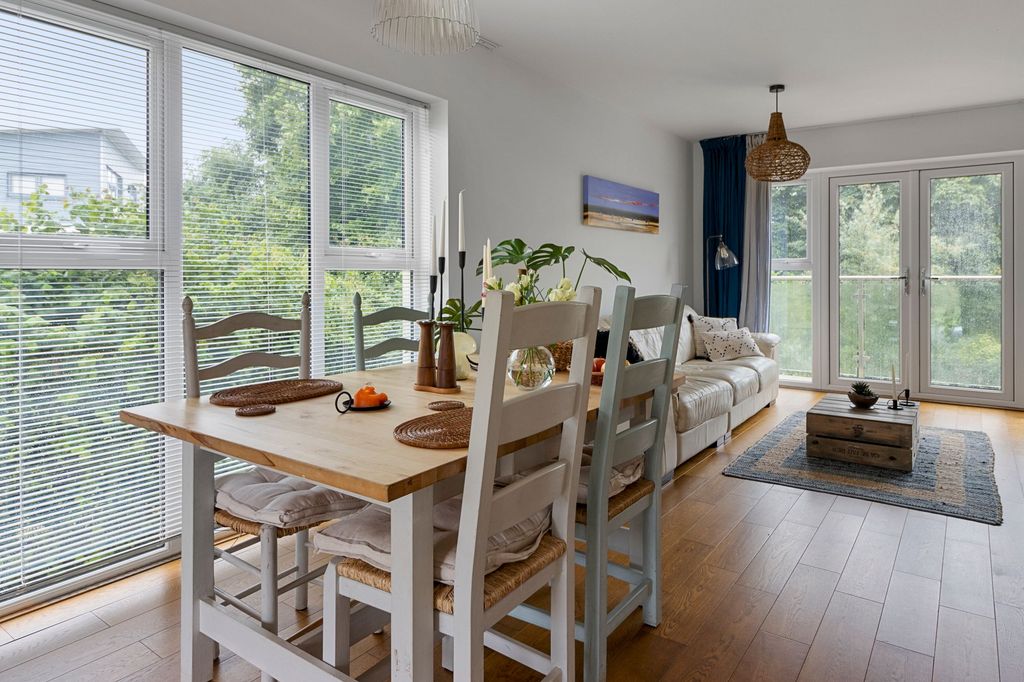 Property photo 3 of 32