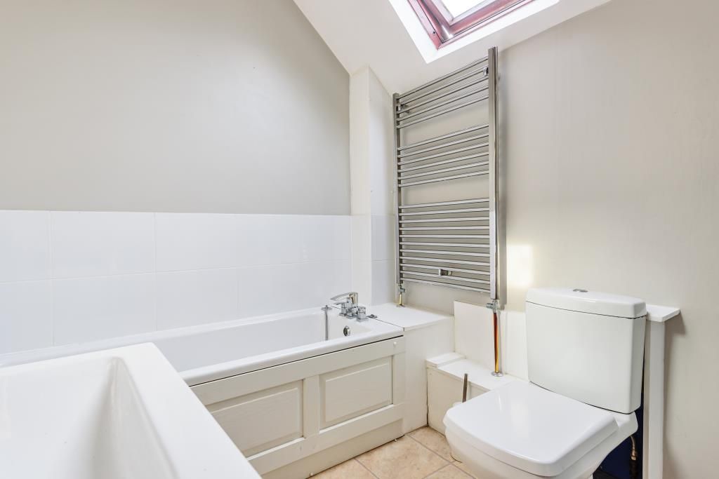 Property photo 2 of 10 Bathroom