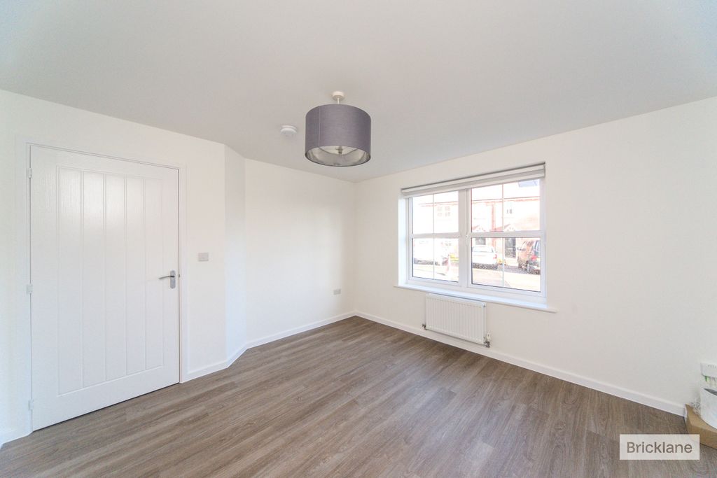 Property photo 3 of 14 Living Room