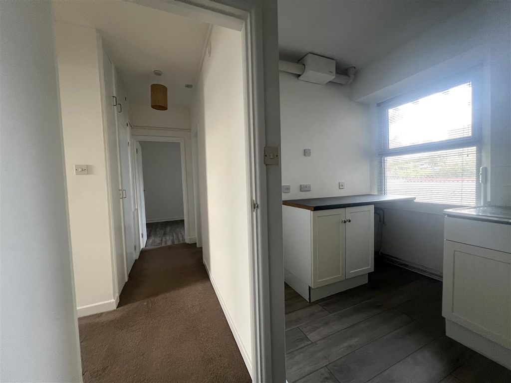 Property photo 2 of 8 Hall