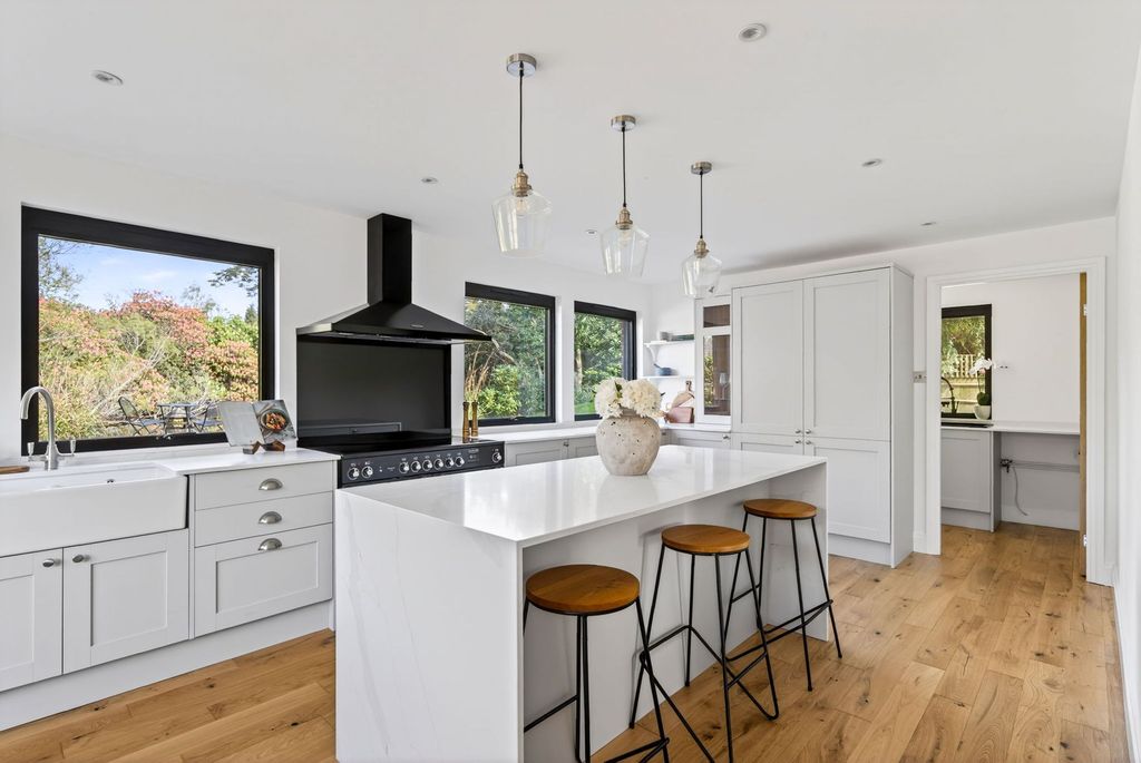 Property photo 2 of 22