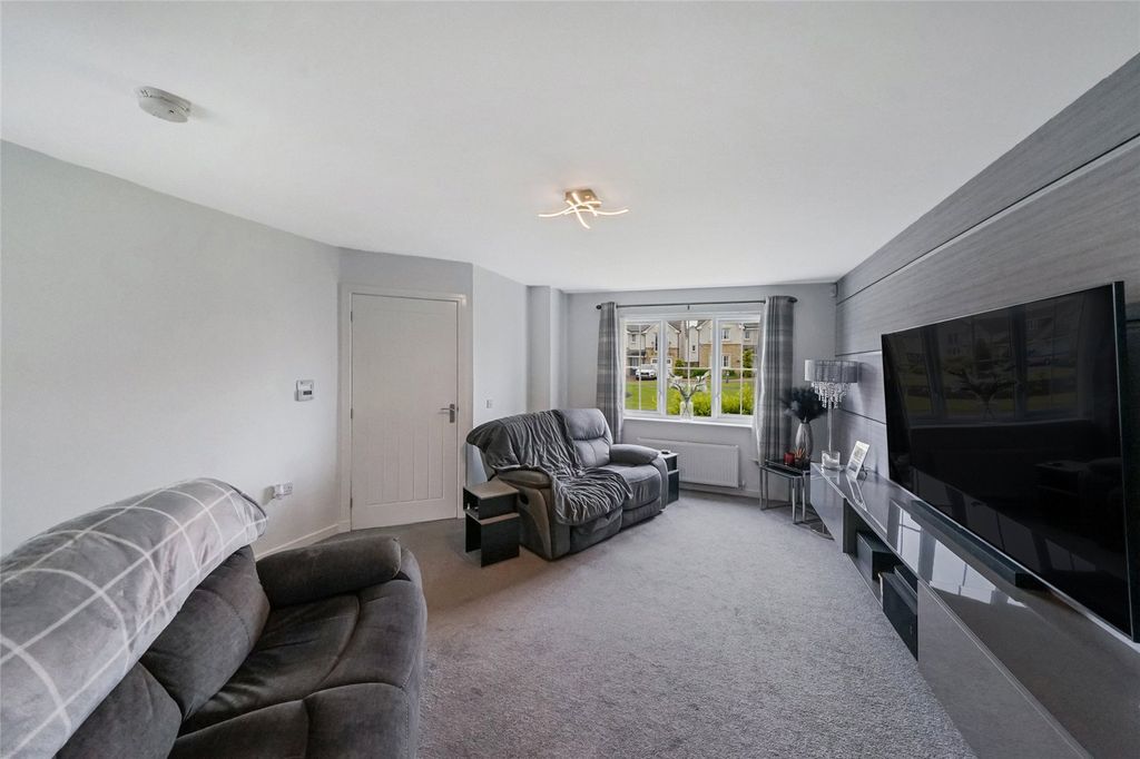 Property photo 3 of 23 Picture No. 06