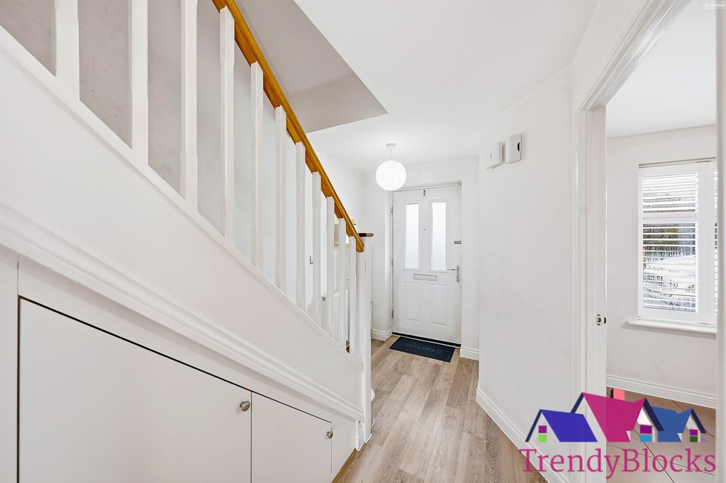 Property photo 3 of 21