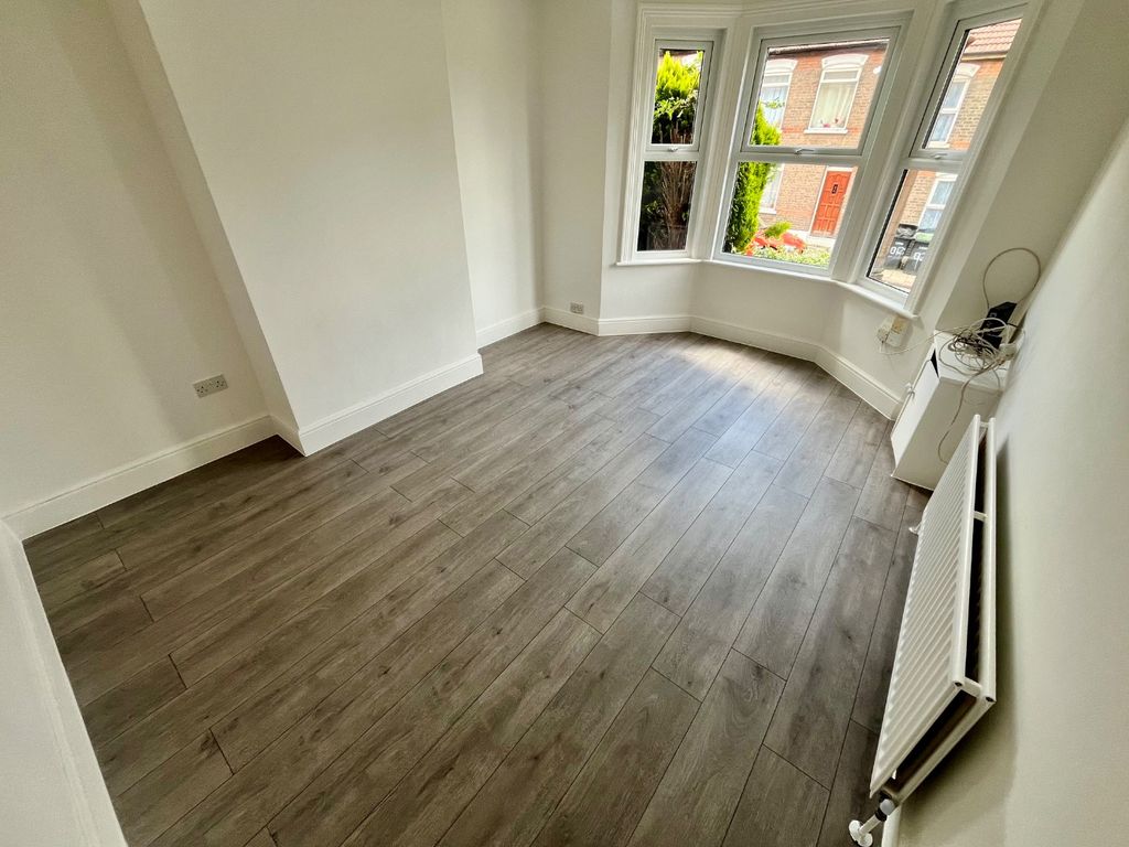 Property photo 2 of 11 4257643