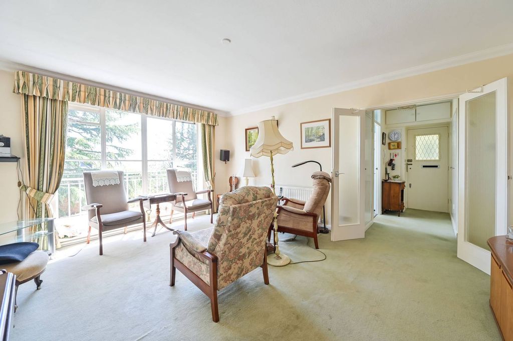 Property photo 2 of 8