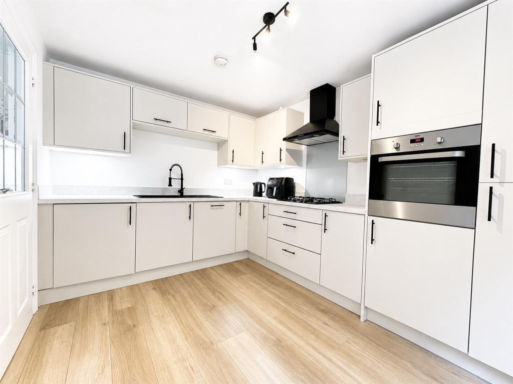 Property photo 3 of 13 Kitchen