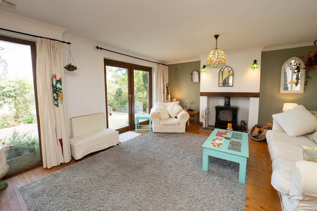 Property photo 3 of 32