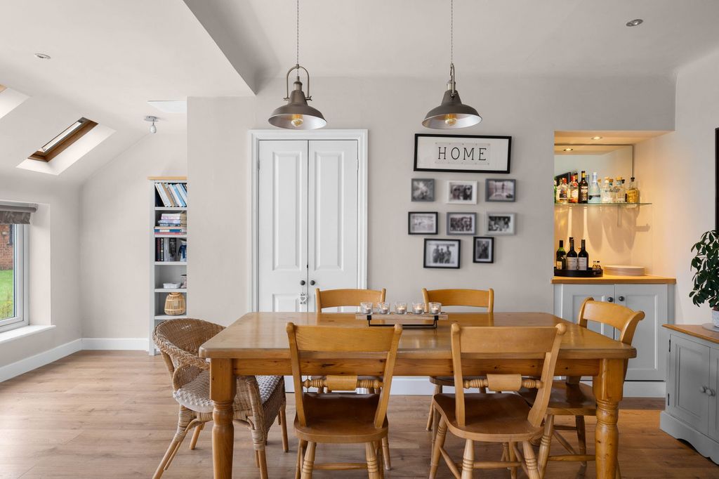 Property photo 2 of 34