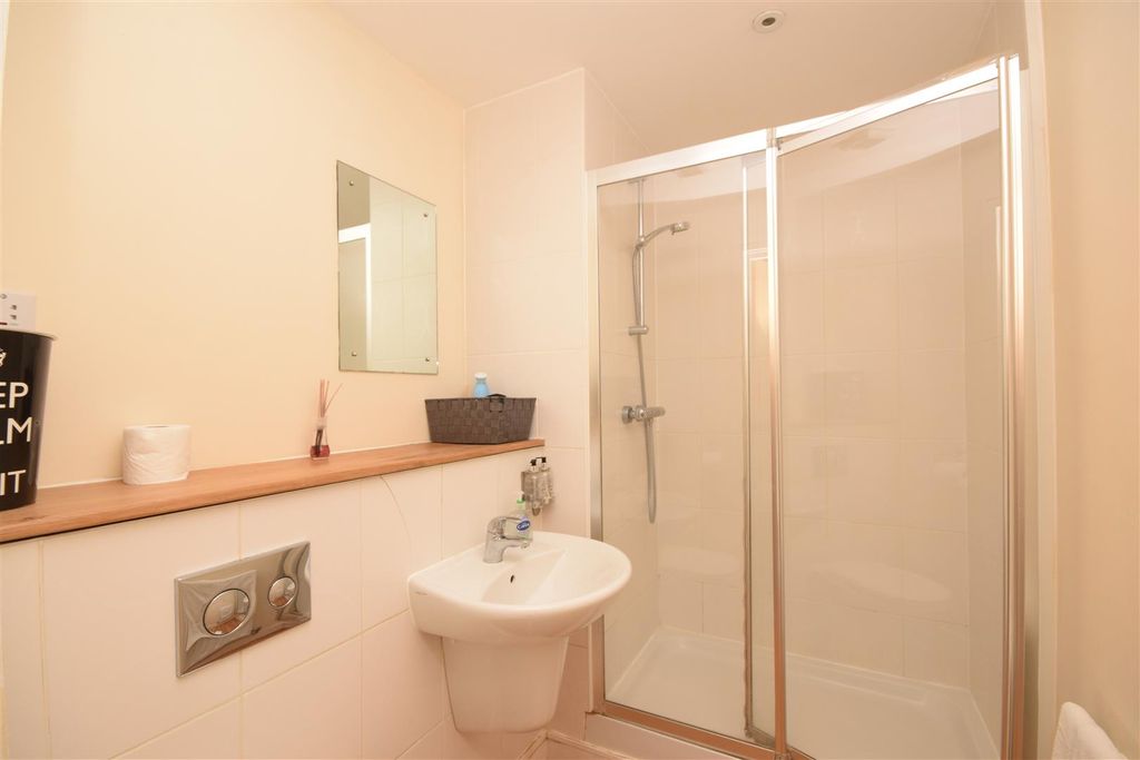 2 bed flat for saleCity Centre NR1 photo 5