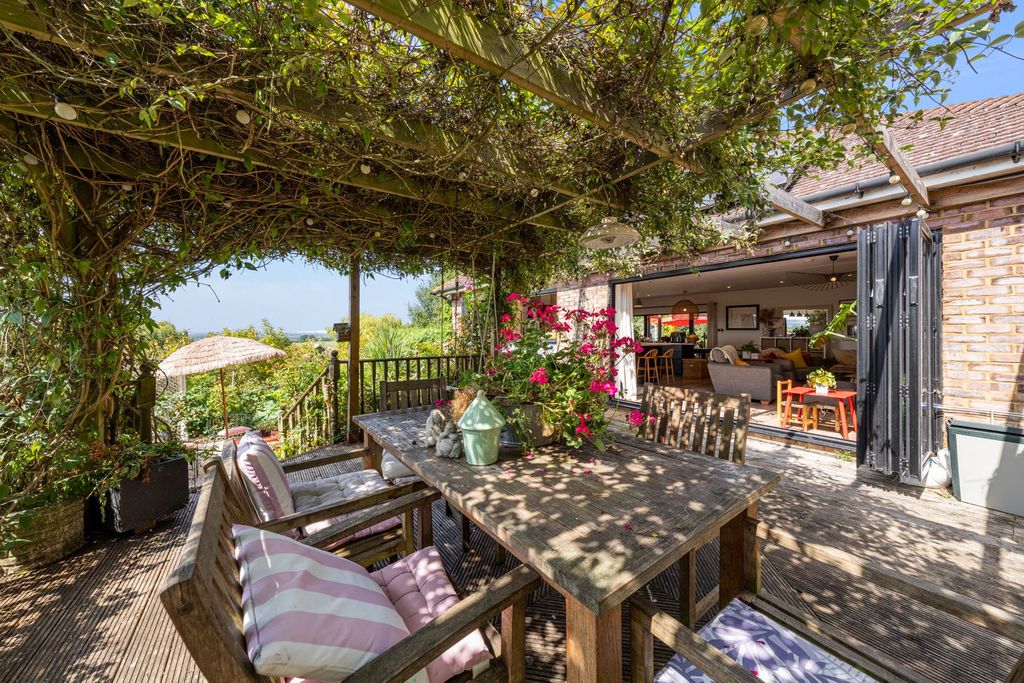 Property photo 3 of 31